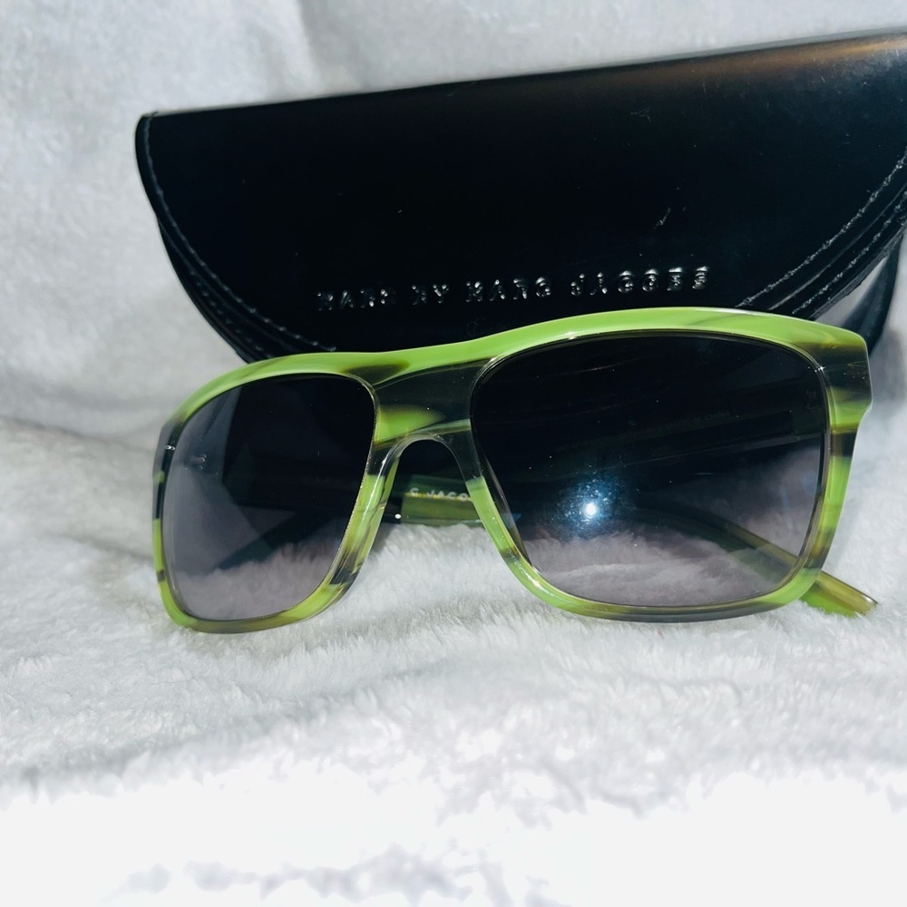 Marc by Marc Jacob’s  Sunglasses - Picture 5 of 8